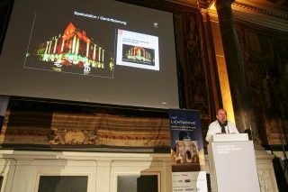 Christian Seiche von Guerilla Lighting mit einem Vortrag